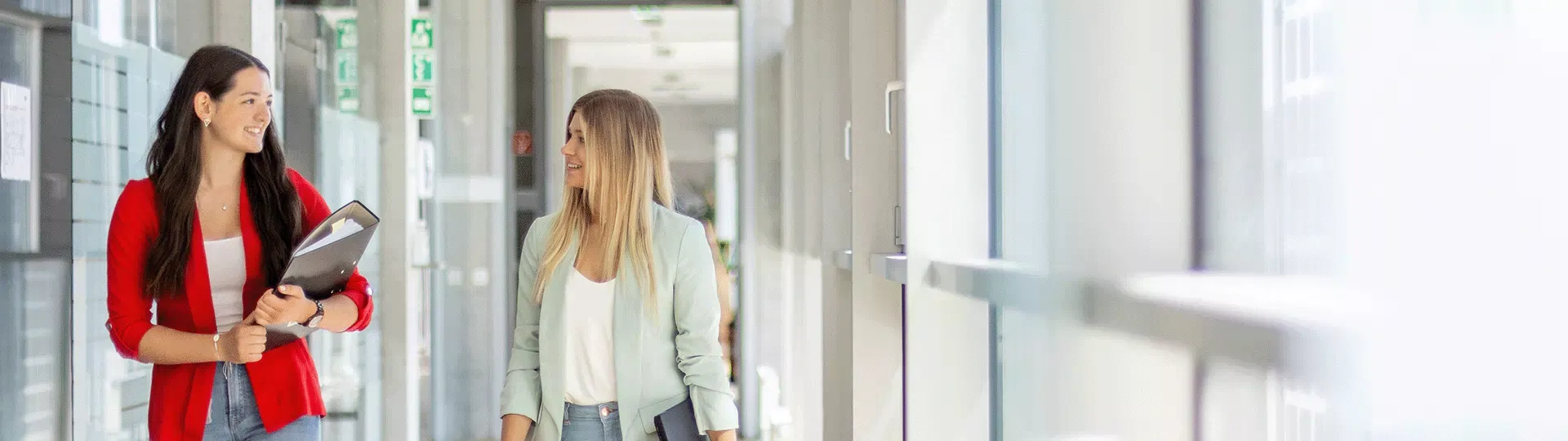 Student/-in startet ihr Praktikum bei Fronius