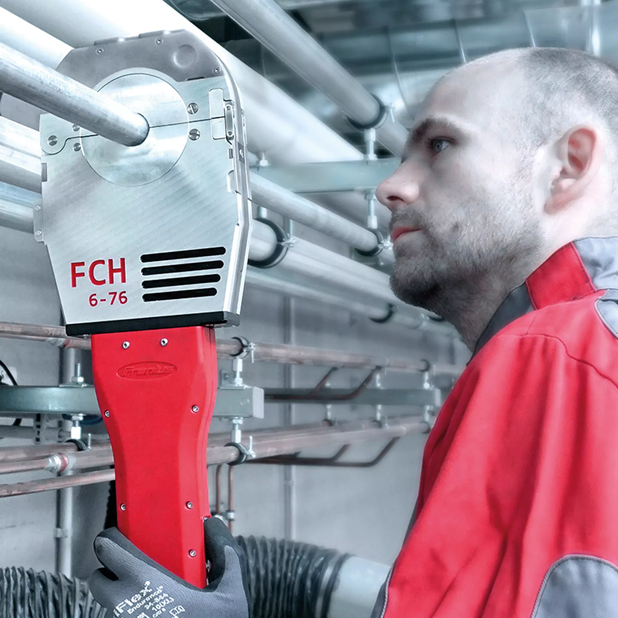 Arbeiter mit Maschine
